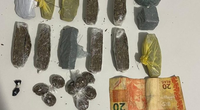 Homem é preso pela PM com 22 trouxas de maconha e uma peteca de cocaína em Madre de Deus