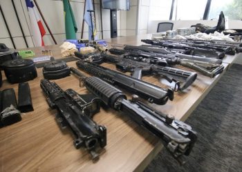 Armas apreendidas em Tancredo Neves são do mesmo modelo de forças armadas da Otan e EUA