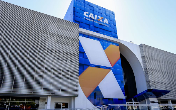 Por ordem de Lula, Caixa vai suspender cobrança de Pix para PJ, diz colunista