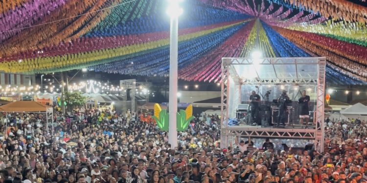 Ambiente tranquilo”, declaram mamães ao curtir São João com filhos em Candeias