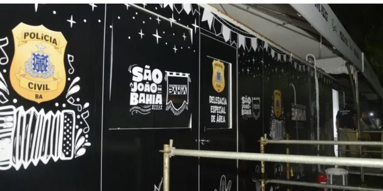 Ambulante é presa após tentar matar marido a facadas no Parque de Exposições