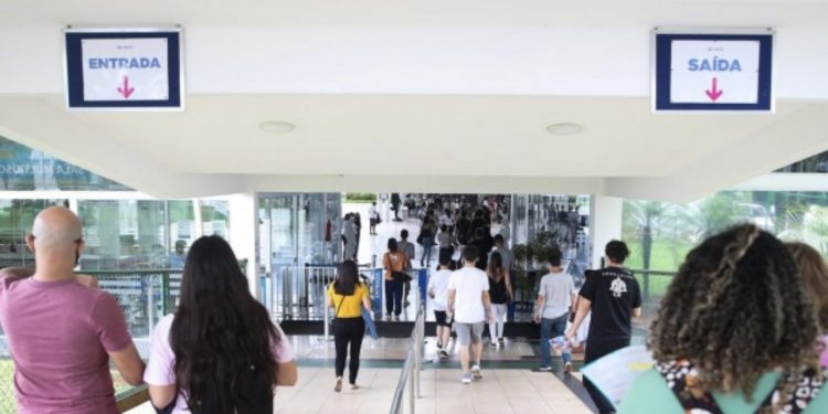 Aumento das mensalidades pode deixar jovens fora da faculdade