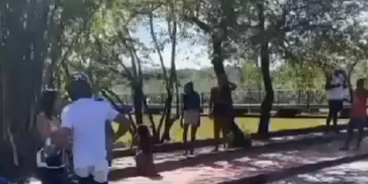 Homem é preso por suspeita de tentar afogar ex companheira em Praia do Forte, RMS