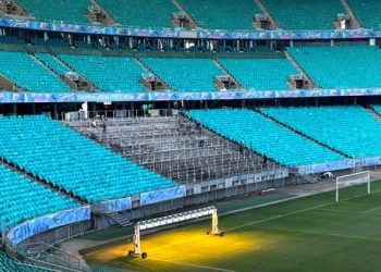 Fonte Nova inicia retirada de cadeiras do setor Norte do estádio