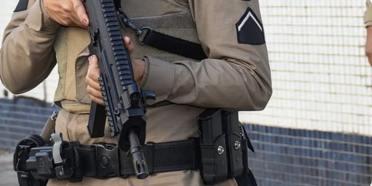 Ex-PM é assassinado durante assalto a ônibus na BA-524, em Simões Filho