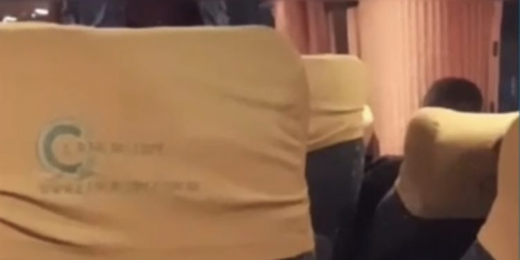 Confusão:Mulher diz não ter sido paga por sexo dentro de ônibus; vídeo