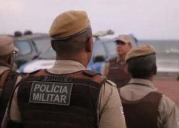 Mulher é morta a facadas em Salvador; suspeito se jogou do quarto andar após crime