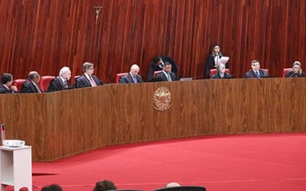 TSE retoma julgamento de Bolsonaro e pode torná-lo inelegível