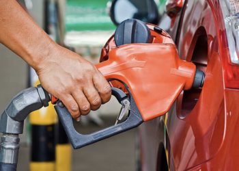 Gasolina em Candeias  já apresenta aumento médio de R$ 0,40