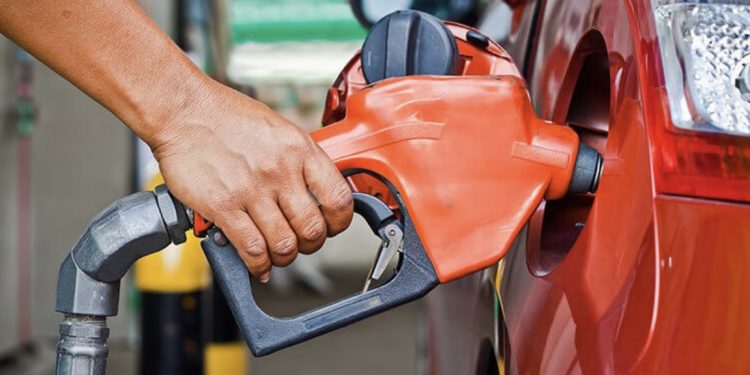 Gasolina em Candeias  já apresenta aumento médio de R$ 0,40