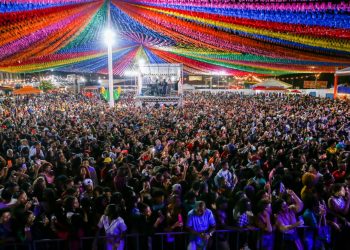 Candeias: Arraiá do Aconchego arrasta multidão no primeiro dia de festa