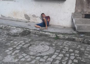 Polícia prende pai que aparece em vídeo espancando filho de 2 anos em Madre de Deus