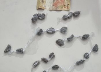 Candeias: PETO apreende drogas e detém indivíduo dentro de buraco na rua Itapõa no Sarandi 