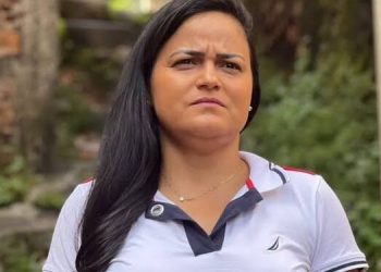 TRE-BA suspende cassação e devolve mandato a Débora Régis; entenda