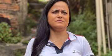 TRE-BA suspende cassação e devolve mandato a Débora Régis; entenda