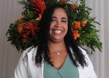 Madre de Deus: Jodiane cobra reforma de ponto de ônibus e diz que Zé Maria comentou que a licitação estava pronta