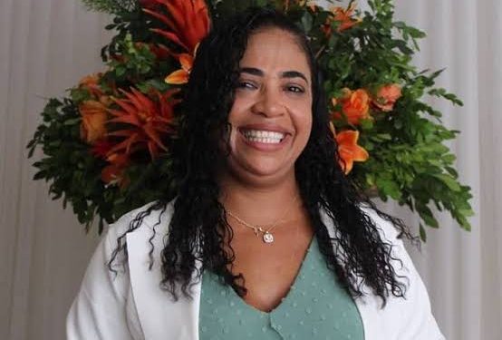 Madre de Deus: Jodiane cobra reforma de ponto de ônibus e diz que Zé Maria comentou que a licitação estava pronta