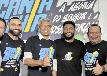 Jerônimo Rodrigues faz aceno aos evangélicos e participa de evento gospel