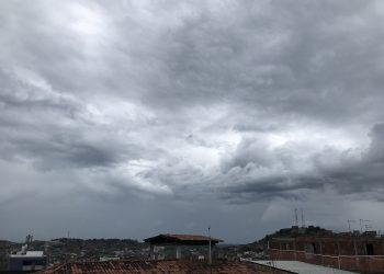 Semana tem frente fria e pode ter novo ciclone no país; há previsão de chuva intensa em Candeias 