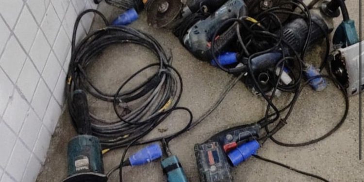 Candeias: PETO prende 2 ladrões que haviam assaltado Fábrica no distrito de Madeira