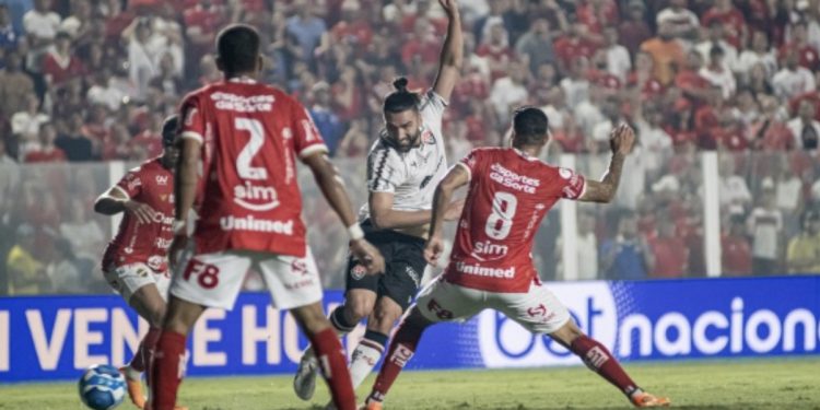Vitória perde para o Vila Nova e permanece fora do G-4 da Série B
