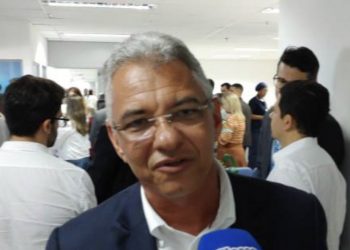 Simões Filho: Dinha diz que Eduardo Alencar faz críticas de candidato e provoca: “5 anos que não coloca emendas no município; preciso das emendas dele”