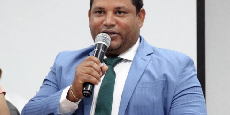 Candeias: Se houver redução de vagas na Câmara, presidente Valdir Cruz promete judicializar