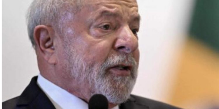 Lula se queixa de dores e passa por procedimentos no Sírio Libanês