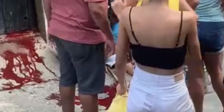 Salvador: Idosa atingida por bala perdida e jovem morto em Castelo Branco, violência explode na Bahia