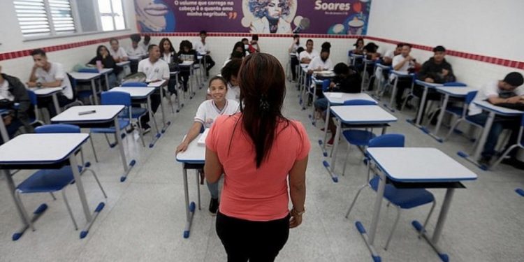 Bahia: Jerônimo justifica não pagamento de juros de precatórios do Fundef a professores