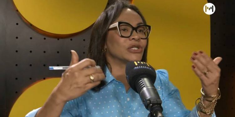 Camaçari: Ivoneide diz que Elinaldo quer importar candidato à sucessão “péssima gestão, não se faz manutenção da cidade tomando dinheiro emprestado em dólar”