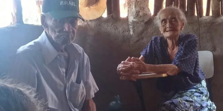 Casal de idosos morre no mesmo dia após quase 80 anos juntos