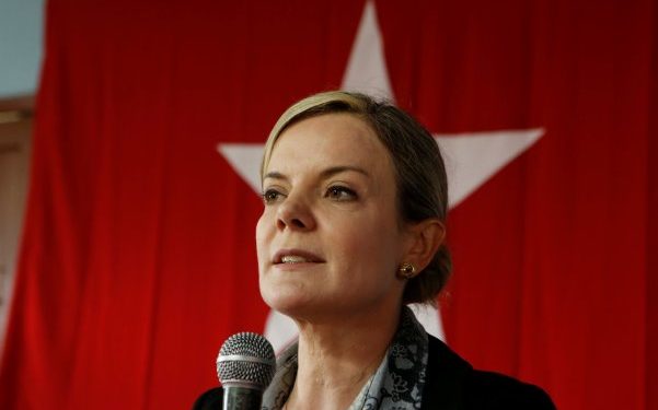 Gleisi critica postura de Bolsonaro após se tornar inelegível: ‘Não adianta chorar’