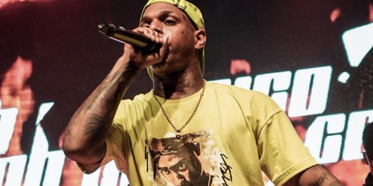 OH Polêmico desmaia durante show  e é levado às pressas para o hospital