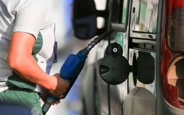 Preço médio da gasolina sobe para R$ 5,67 nos postos