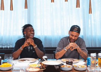 Vini Jr. celebra encontro com Neymar e fãs reagem: péssima influência