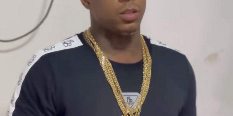 Cantor oh Polêmico volta a passar mal em show