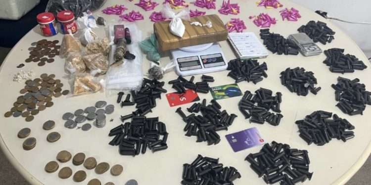 Polícia encontra drogas com traficante em São Sebastião do Passé