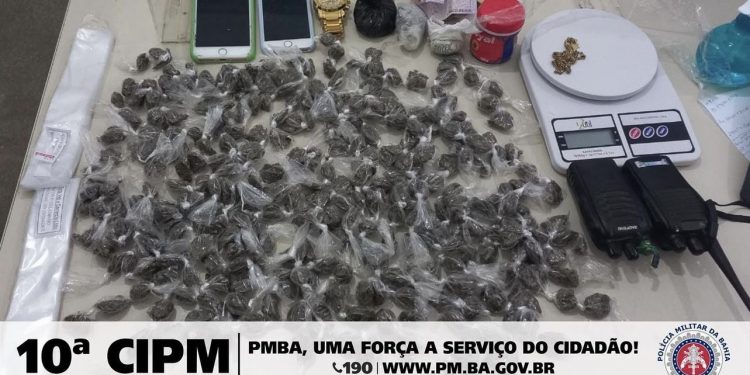 10º CIPM: Policiais do PETO prende traficante com drogas no bairro do Sarandi