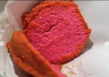 Barbie baiana? Vendedora lança acarajé rosa inspirada em novo filme