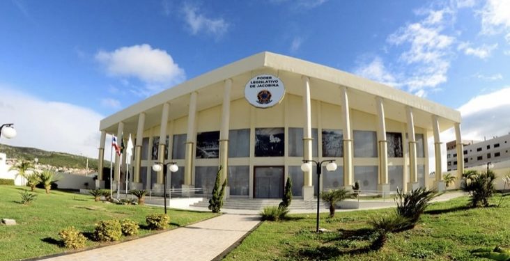 Câmara de Jacobina gasta quase R$ 80 mil em iPhones para vereadores