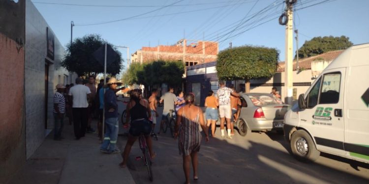 Cinco pessoas são baleadas em ataque em Juazeiro