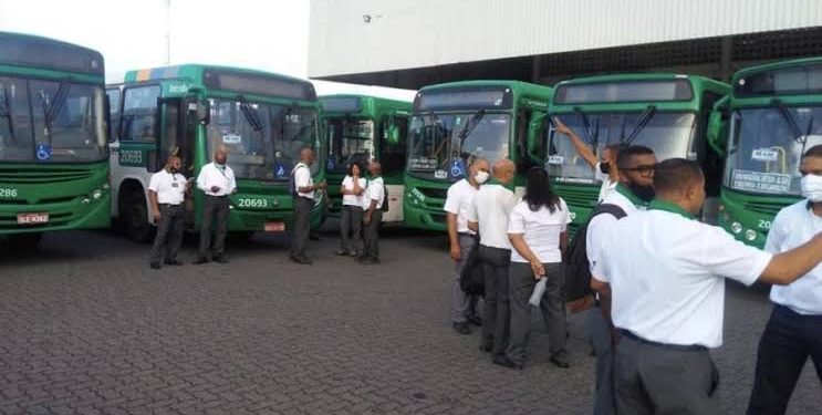 EXCLUSIVO! Bandidos armados tentam incendiar garagem de ônibus em Pirajá afirma site IB