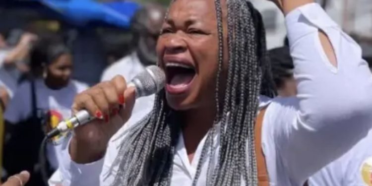 Morte de Mãe Bernadete: Olívia Santana denuncia “estado truculento” e diz que povo negro não quer “migalhas de vida”