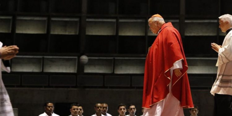 Lula sanciona lei que proíbe vínculo empregatício entre igrejas e religiosos