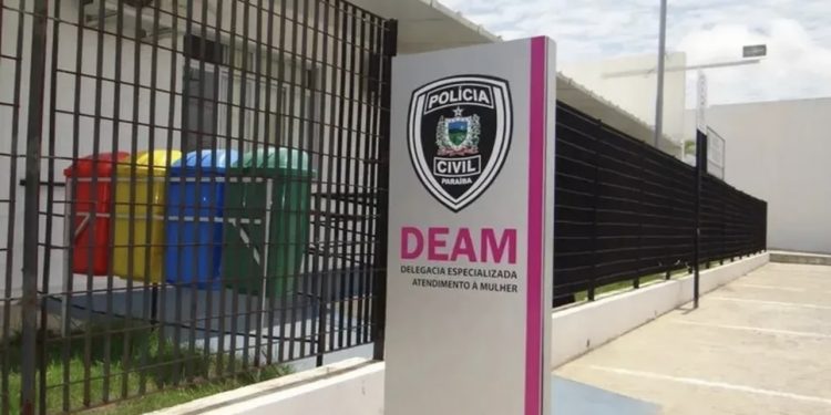 Ex–marido fura olhos de jovem para ela não ‘enxergar outros homens’