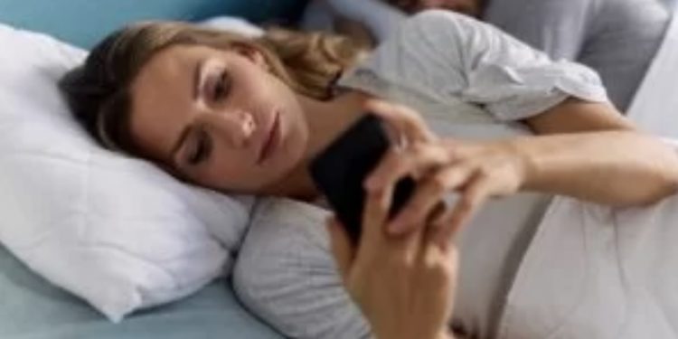 Traição: 39% das pessoas traem mesmo tendo relacionamentos felizes