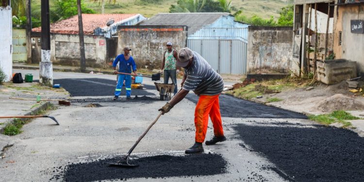 Operação “Tapa Buraco” alcança diversos bairros e dinamiza mobilidade urbana