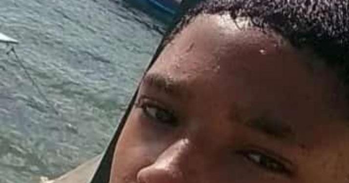 Adolescente de 16 anos leva tiros e facadas na orla de Madre de Deus e bandidos fogem da polícia