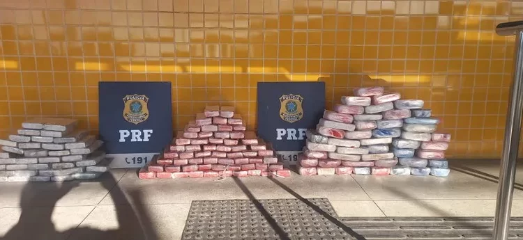 PRF apreende quase 130 kg de drogas em Vitória da Conquista